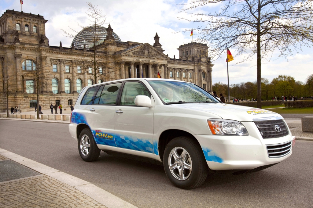 Toyota fährt in Berlin Versuche mit Wasserstoff-SUV