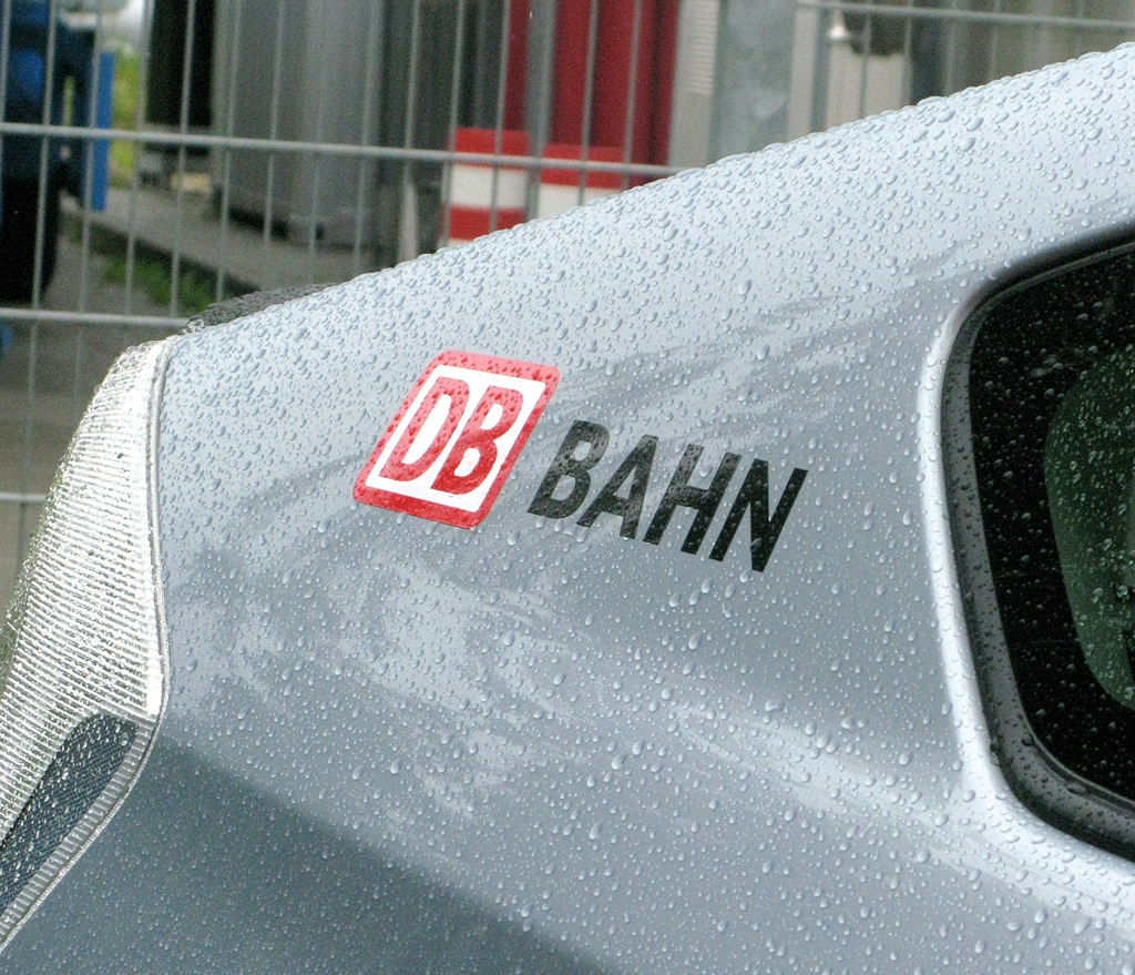Toyota hat zehn Plug-in-Prius beim Carsharing-Projekt der Bahn im Einsatz.