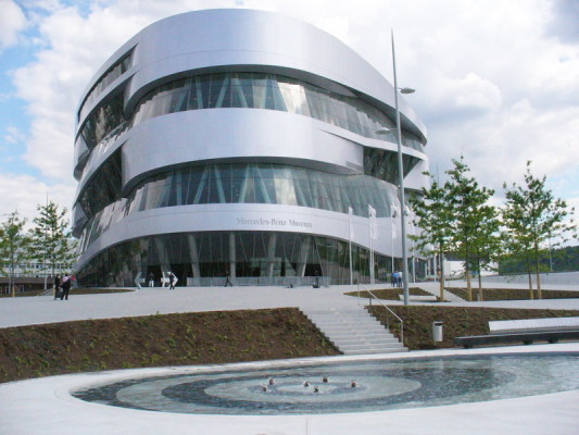 UNFERTIG Für verregnete Sommertage. Heute: Das Mercedes-Benz Museum in Stuttgart.