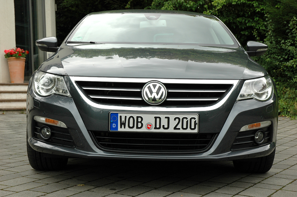 VW Passat CC: Blick auf die Frontpartie. 