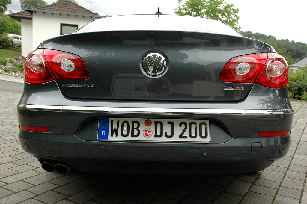 VW Passat CC: Blick auf die Heckpartie. 