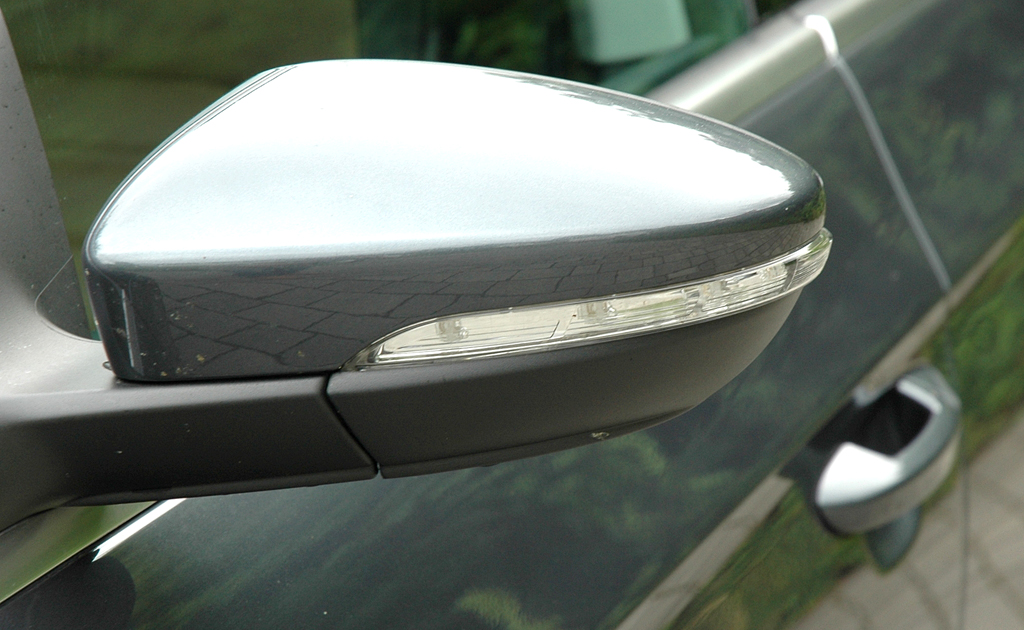 VW Passat CC: In die Außenspiegel sind Blinkleisten integriert. 