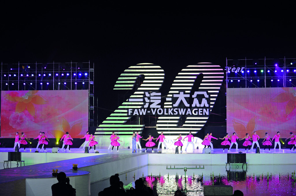 Volkswagen feiert 20 Jahre Partnerschaft mit FAW in China.