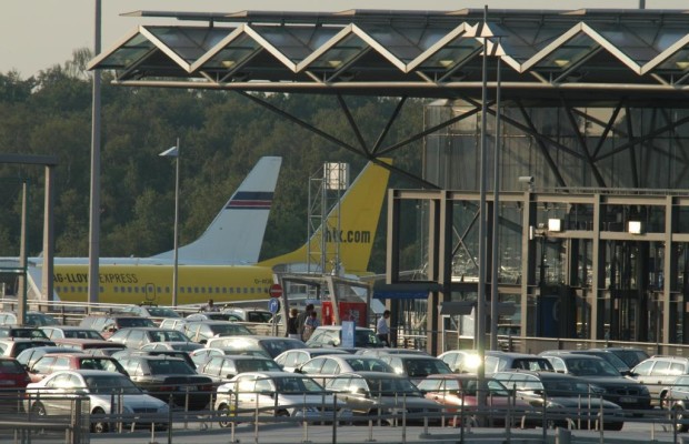  Parken am Flughafen - Teure Terminalnähe