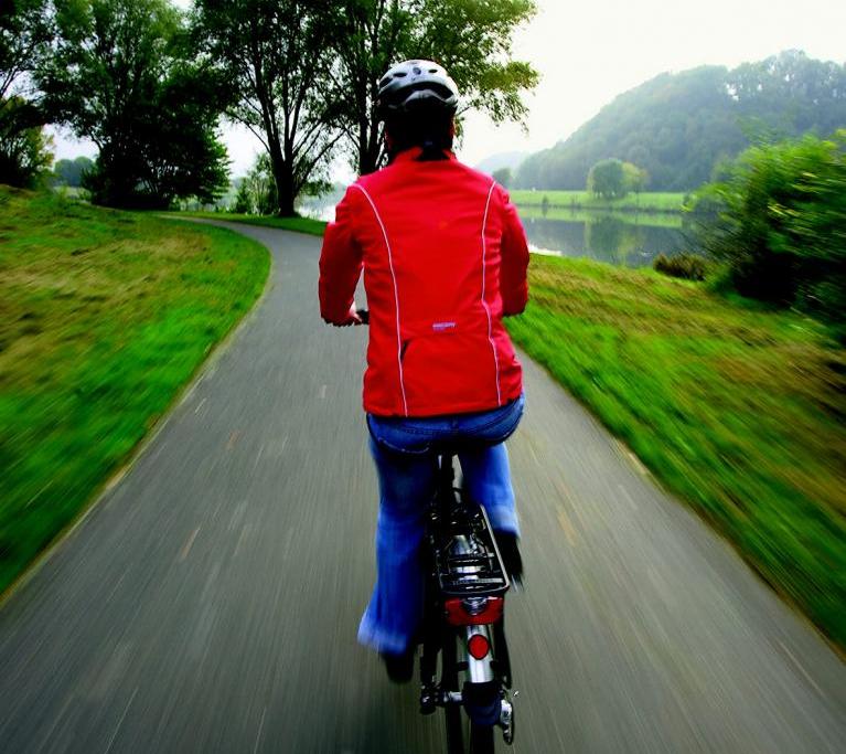 ADFC protestiert gegen Kürzungen beim Radwegebau