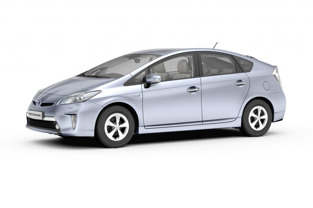 Als Plug-in-Hybrid fährt der Prius 20 Kilometer rein elektrisch