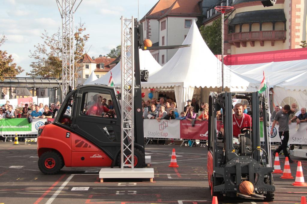 Auch Basketball steht auf dem Programm
