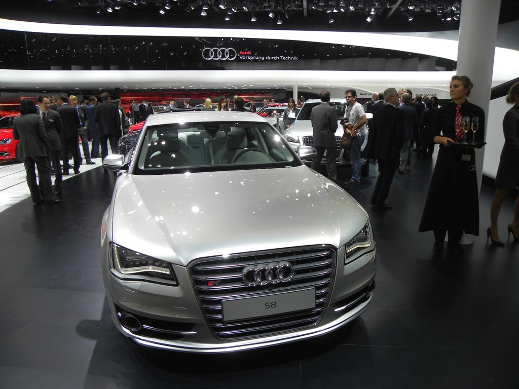 Audi-Pressekonferenz zum Audi Urban Future Summit: Große Ereignsse beginnen mit Sekt und Häppchen.
