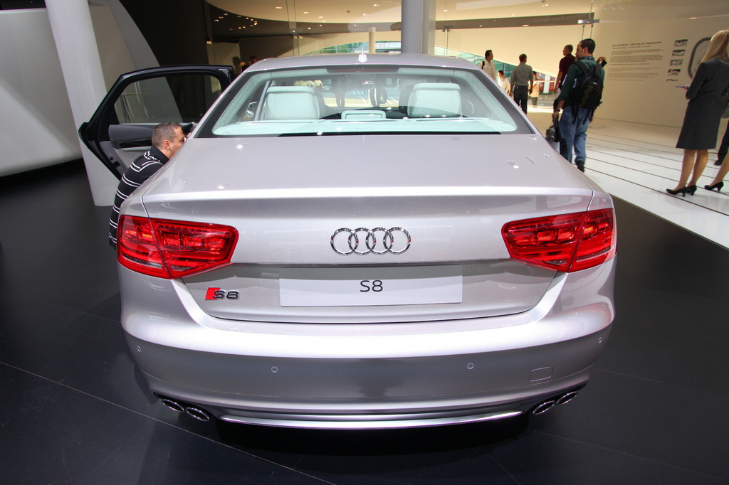 Audi S8.