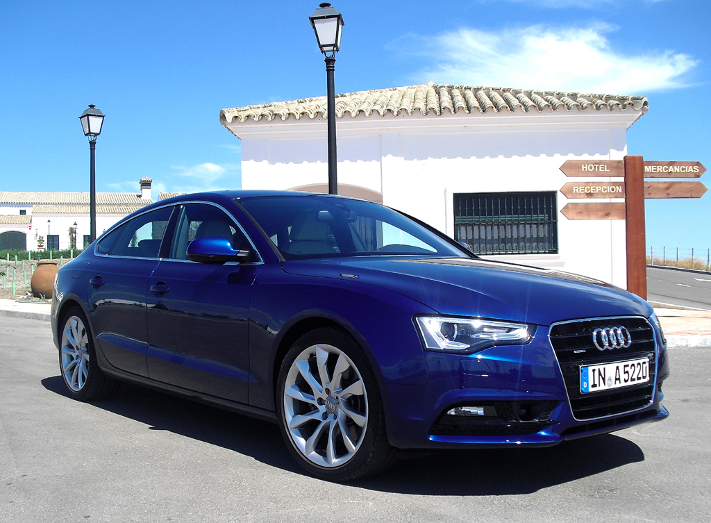 Audis aktualisierter A5, hier als Sportback, setzt dynamischere Akzente. Foto: Koch 