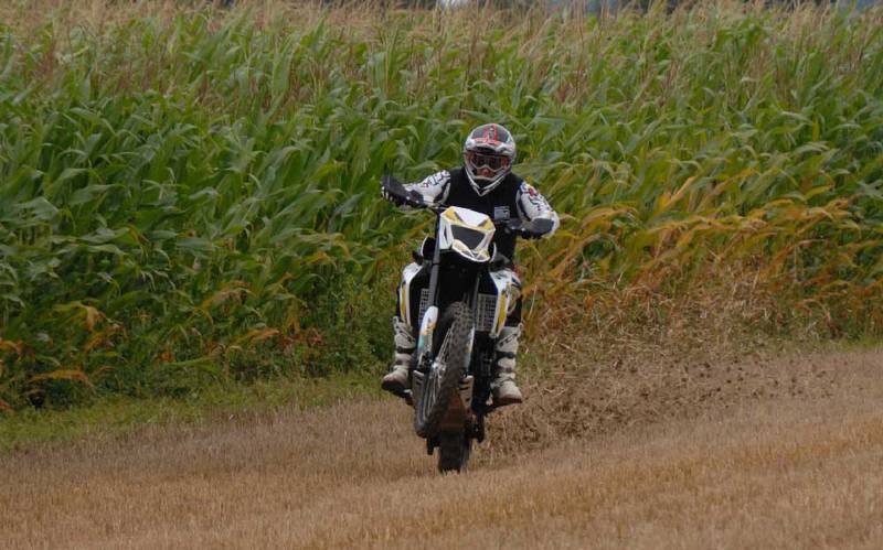 BMW F 800 GS: Touratech erfolgreich bei Zwölfstunden-Endurorennen Dawn to Dusk