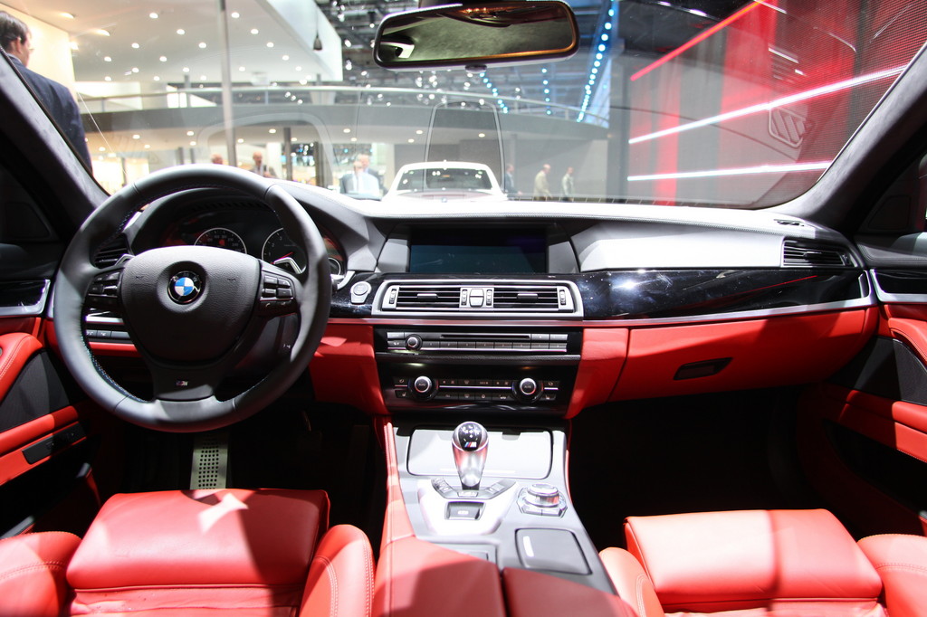 BMW M5.