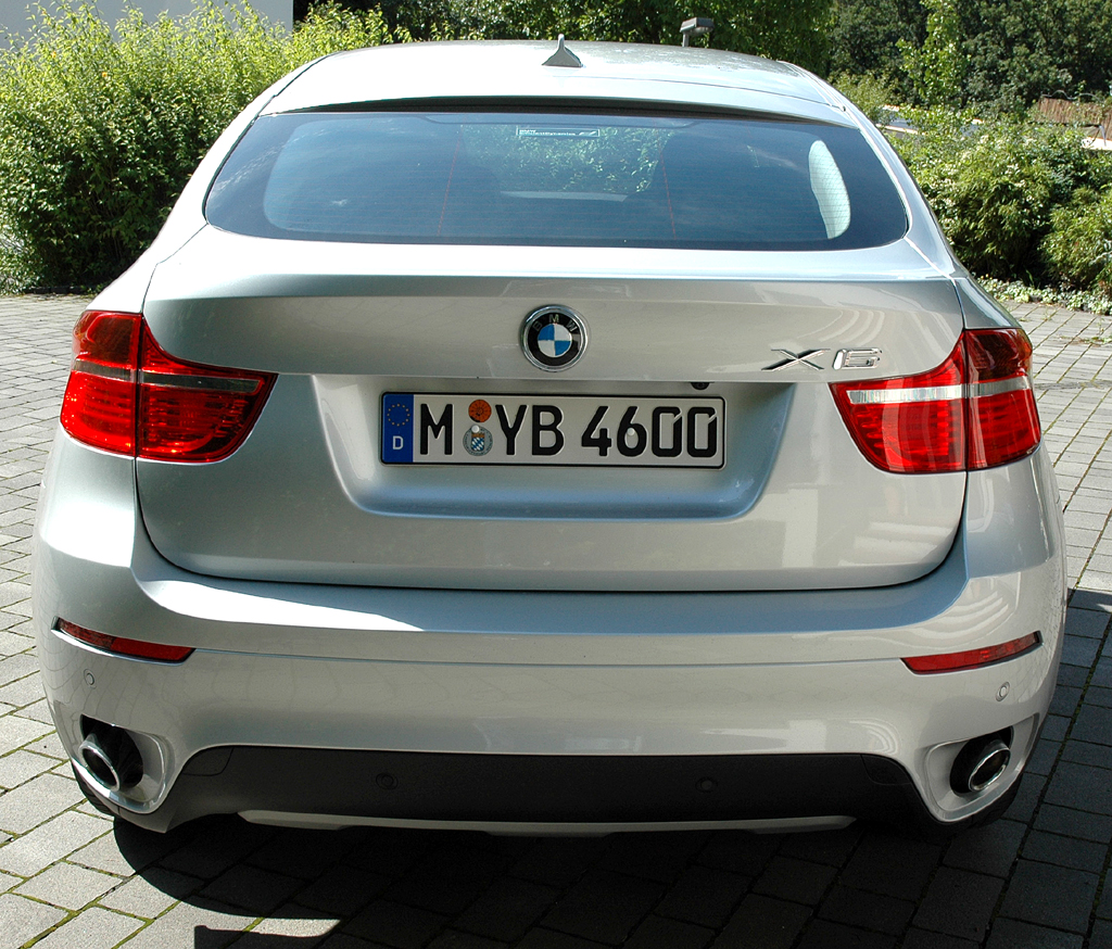 BMW X6 xDrive 30d: Blick auf die Heckpartie. 