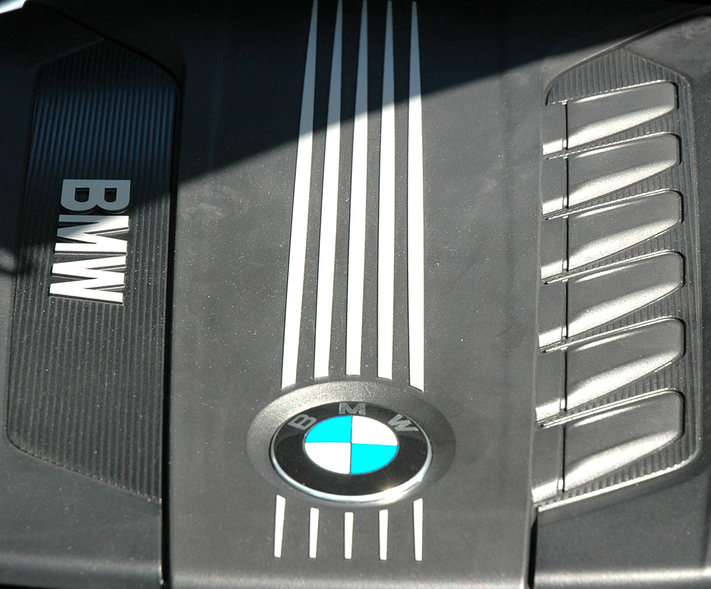 BMW X6 xDrive 30d: Blick unter die Haube auf den 3,0-Liter-Sechszylinder. 