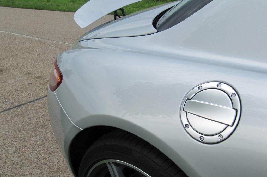 Den Tankdeckel werden sportliche Fahrer öfter in der Hand halten