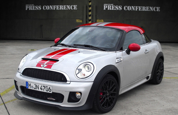 Der (Helm-)Individualist: Das neue Coupé ist der erste Zweisitzer von Mini