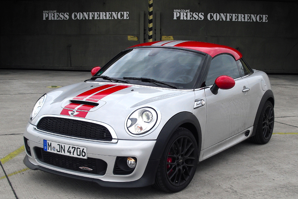 Der (Helm-)Individualist: Das neue Coupé ist der erste Zweisitzer von Mini