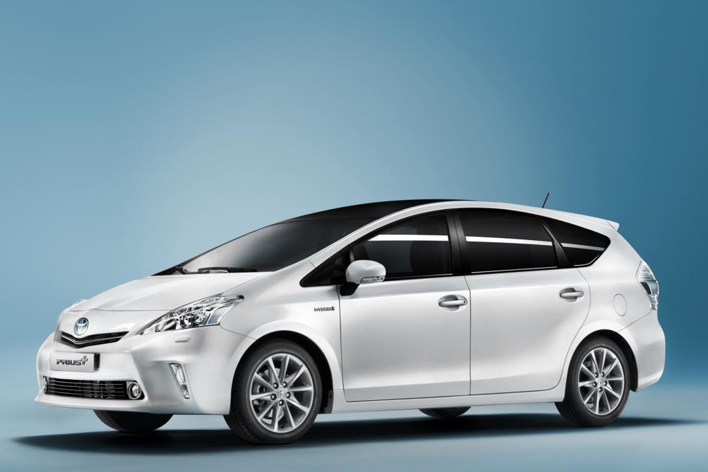 Der Prius Plus fährt auf Wunsch bis zu sieben Personen sparsam durch die Gegend. 