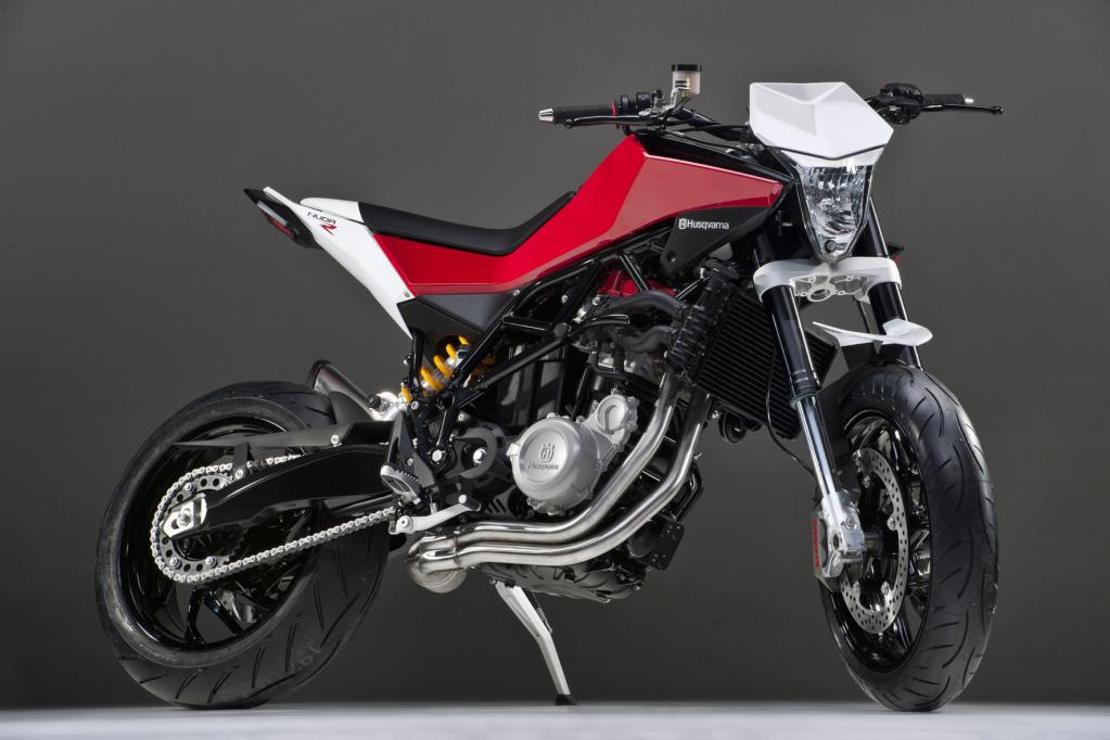 Die Husqvarna Nuda 900R ist das erste Zweizylinder-Straßenmotorrad der Marke seit 1937. 