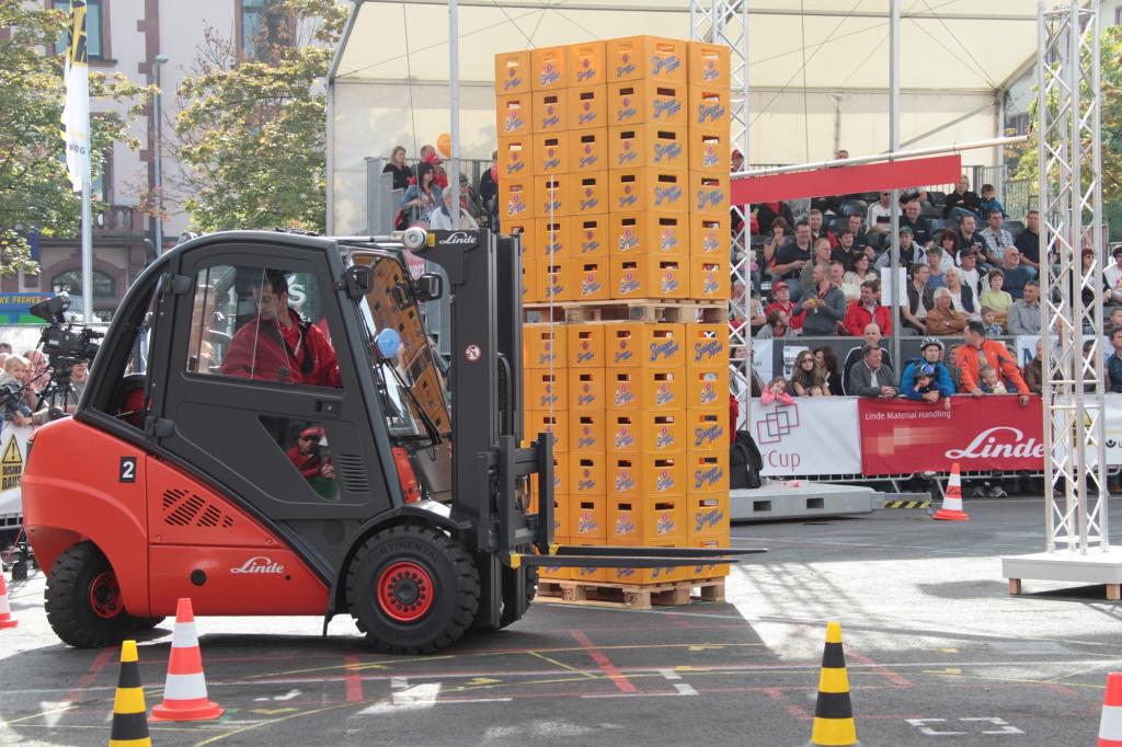 Die Meisterschaft ist deutlich spannender als die tägliche Arbeit in der Lagerhalle