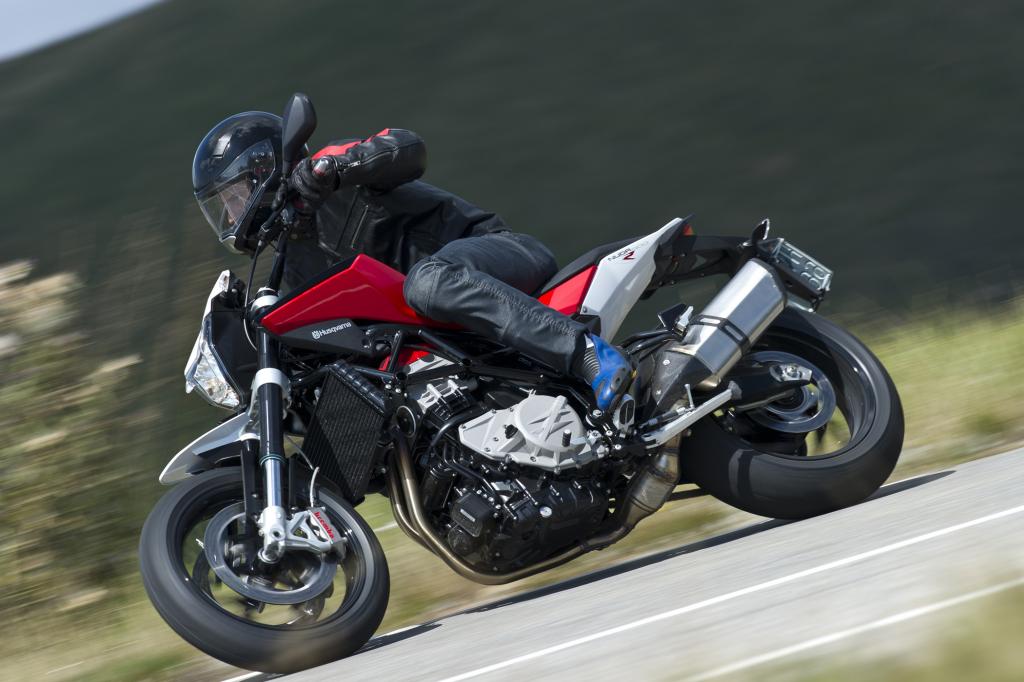 Die neue Hysqvarna hat seit langem wieder ein Zweizylinder-Motor