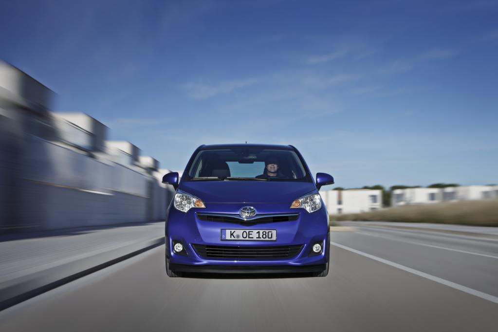 Er tritt gegen Wettbewerber wie Kia Venga und Opel Meriva an. 
