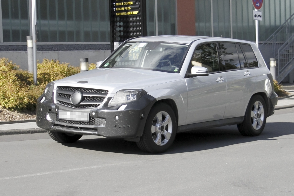 Erwischt: Erlkönig Mercedes GLK - Im Look der Brüder