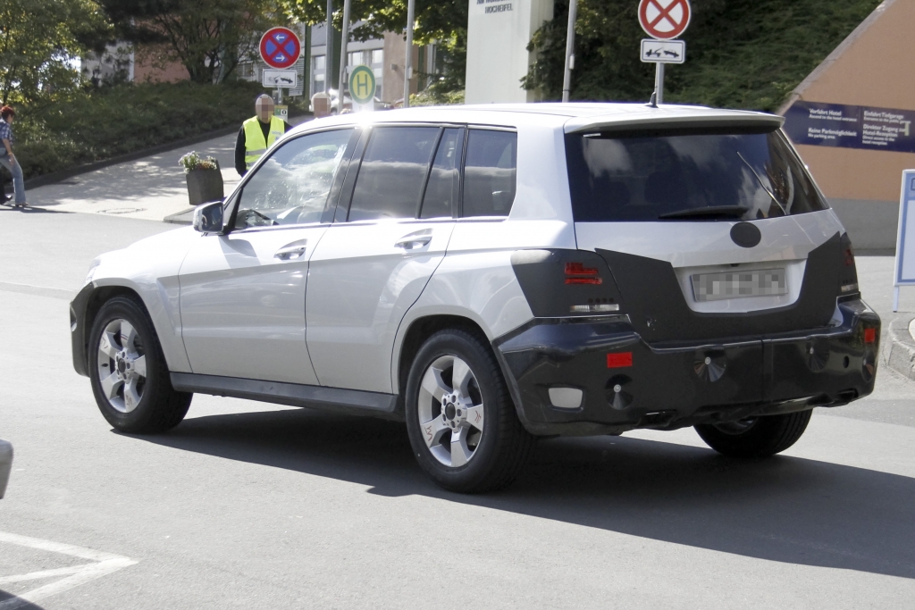 Erwischt: Erlkönig Mercedes GLK - Im Look der Brüder
