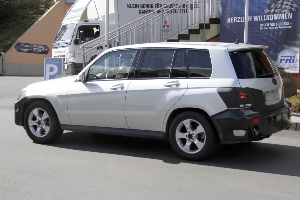 Erwischt: Erlkönig Mercedes GLK - Im Look der Brüder