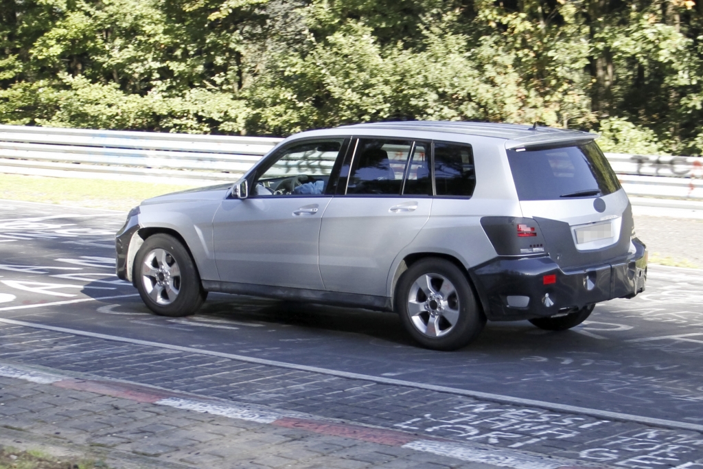 Erwischt: Erlkönig Mercedes GLK - Im Look der Brüder