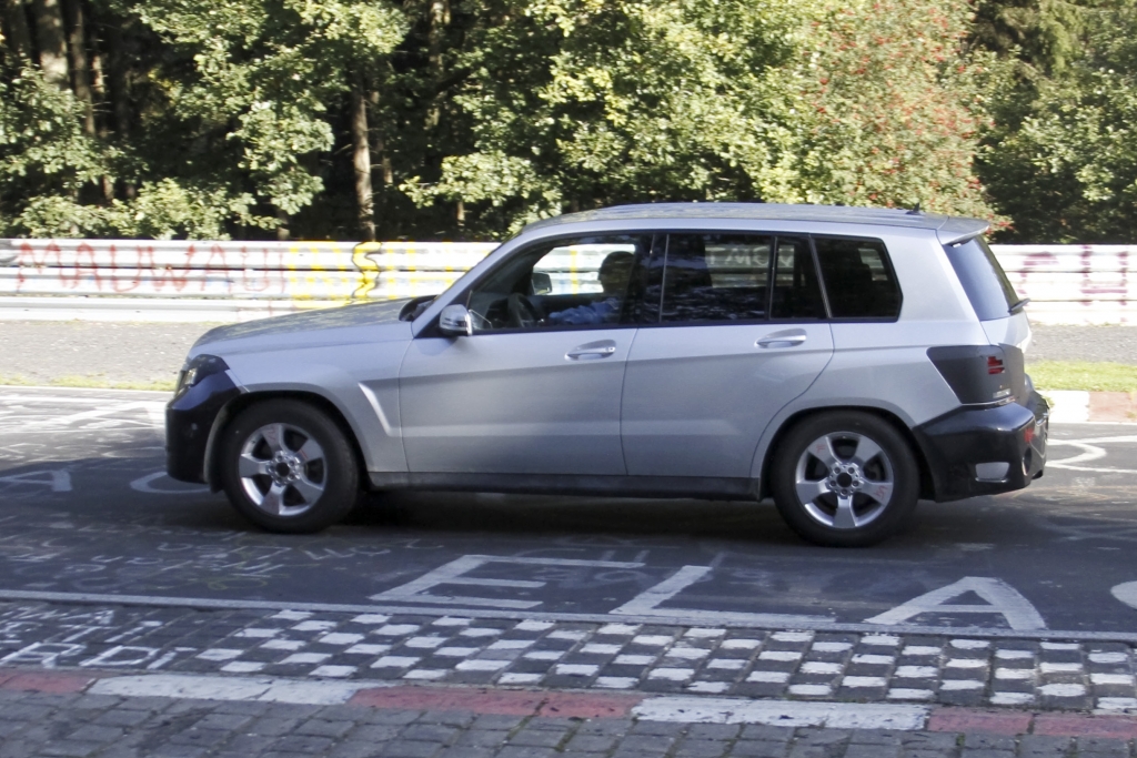 Erwischt: Erlkönig Mercedes GLK - Im Look der Brüder