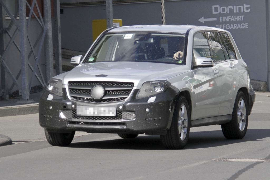 Erwischt: Erlkönig Mercedes GLK - Im Look der Brüder