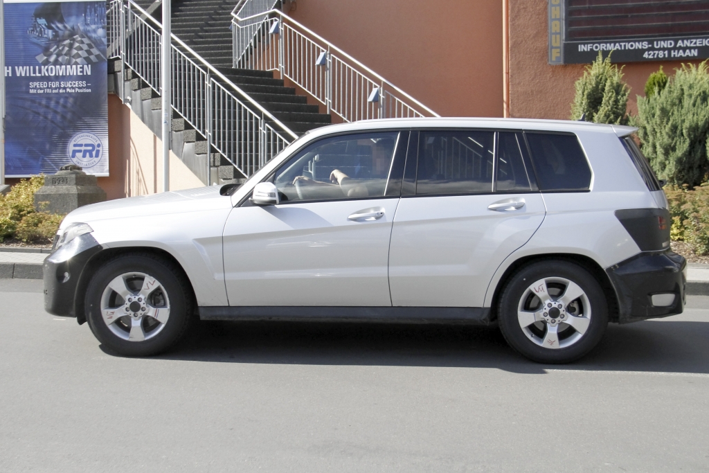 Erwischt: Erlkönig Mercedes GLK - Im Look der Brüder
