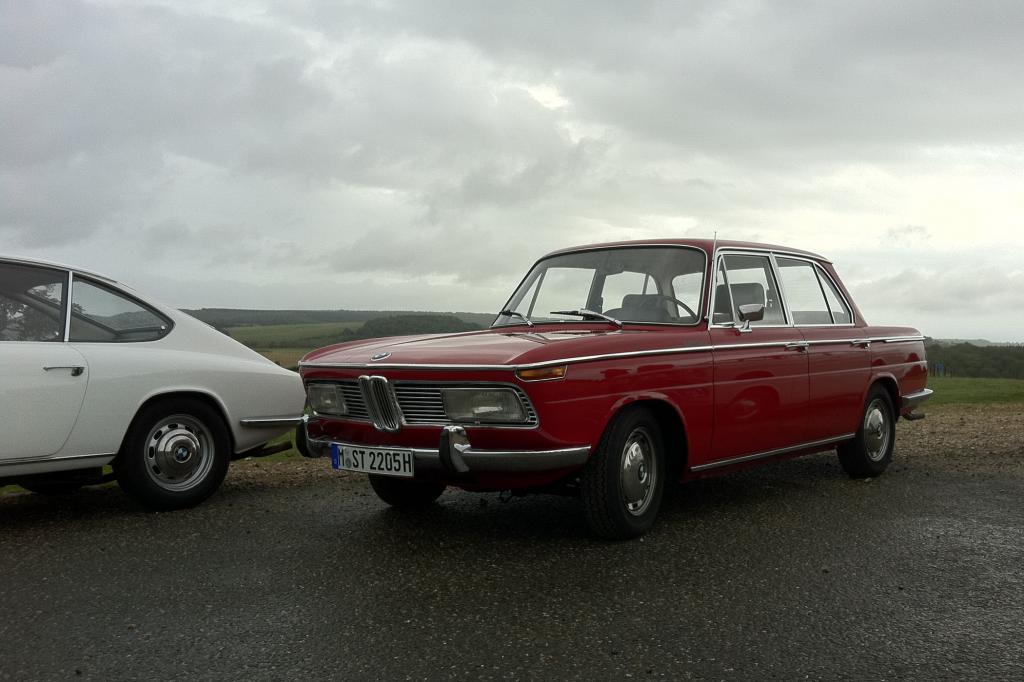 Für die Anreise empfiehlt sich ein passendes Fahrzeug - wie dieser BMW 2000