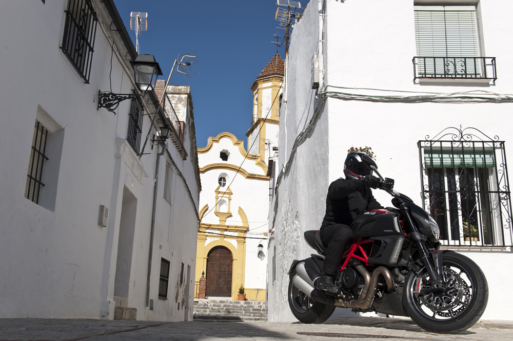 Fahrbericht Ducati Diavel: Batman's Bike