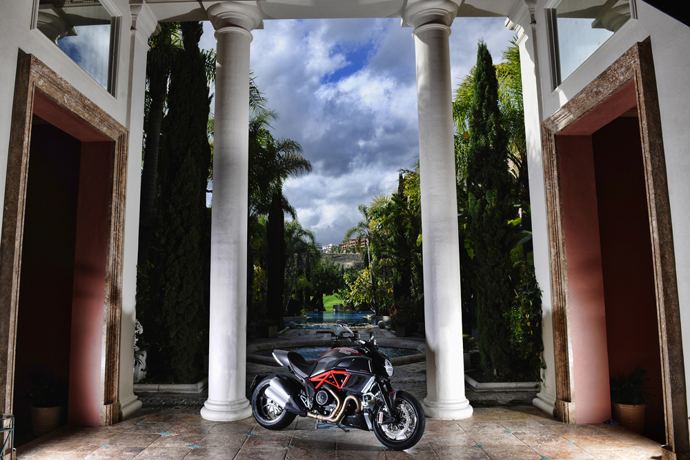Fahrbericht Ducati Diavel: Batman's Bike