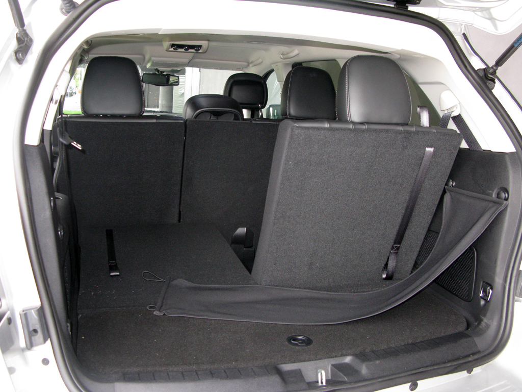 Fiat Freemont: Ins Gepäckabteil passen 167 über 758 bis 1461 Liter hinein. 