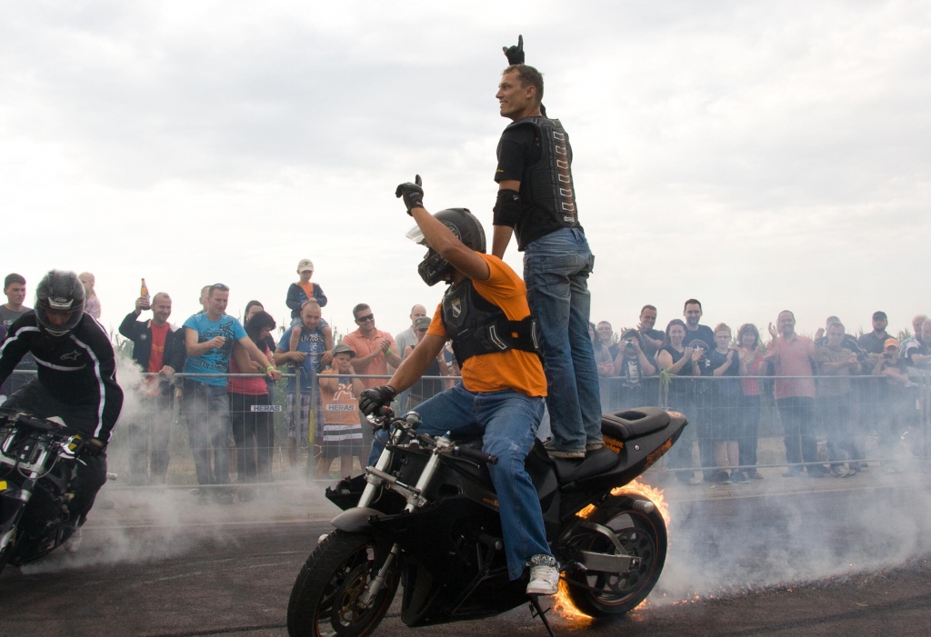 Fighterama: Motorrad Sport & Tuning Messe mit Stuntshow und „Motorisiertes Kunstturnen“