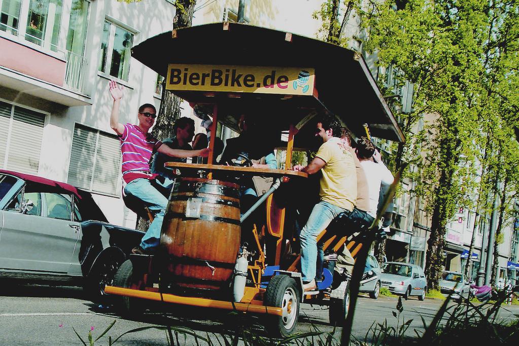 Harmloser Partyspaß auf vier Rädern oder verkehrsgefährdend? Diese Frage beschäftigt derzeit genervte Anwohner und Juristen. 