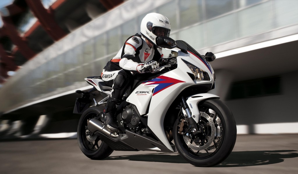 Honda Fireblade geht umfangreich überarbeitet in die neue Saison