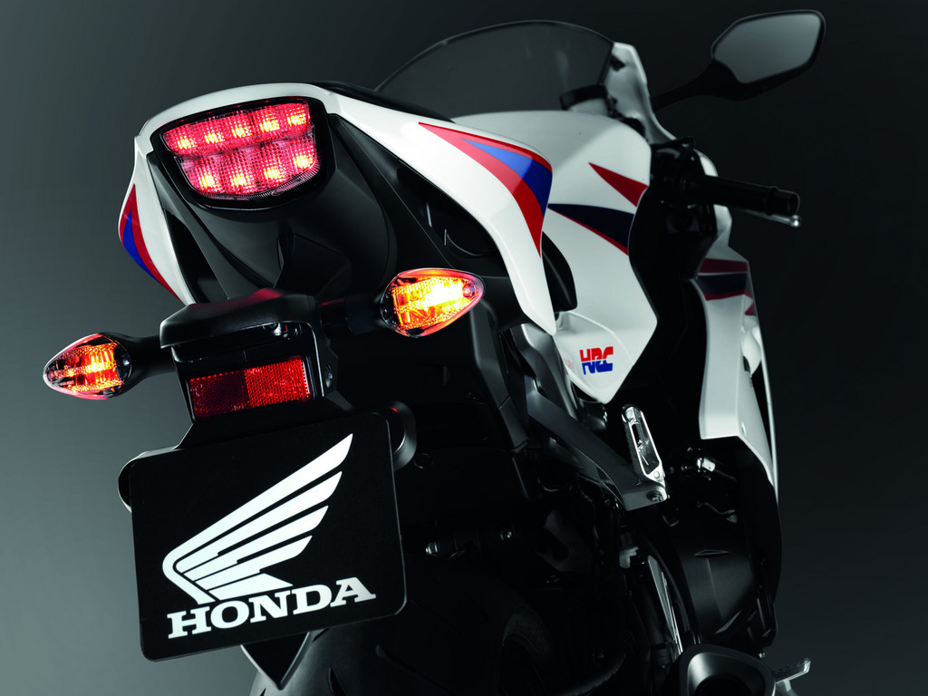 Honda Fireblade geht umfangreich überarbeitet in die neue Saison