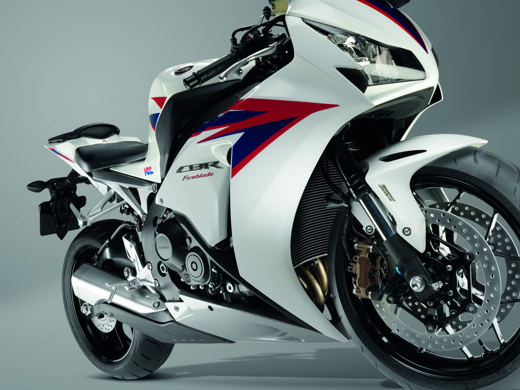 Honda Fireblade geht umfangreich überarbeitet in die neue Saison