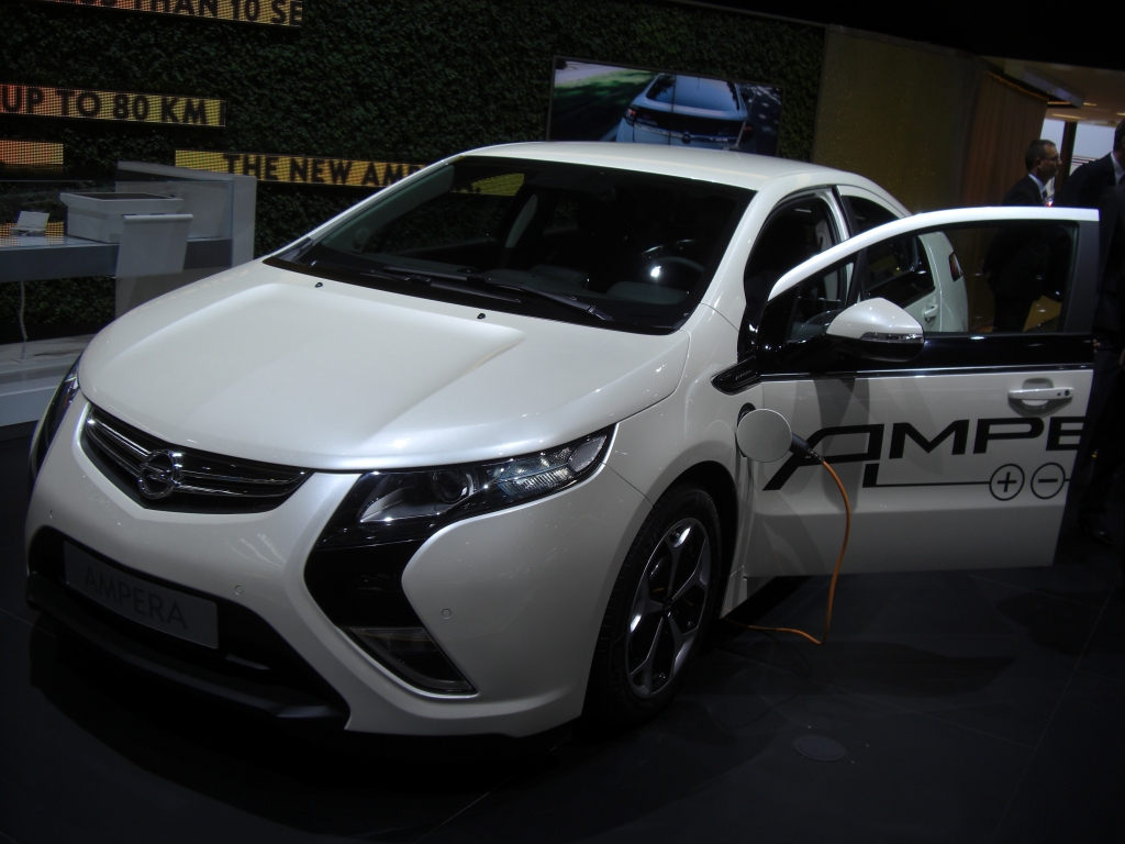 IAA 2011 – Alternative Antriebe: Opel Ampera, Chevrolet Volt und Toyota Prius
