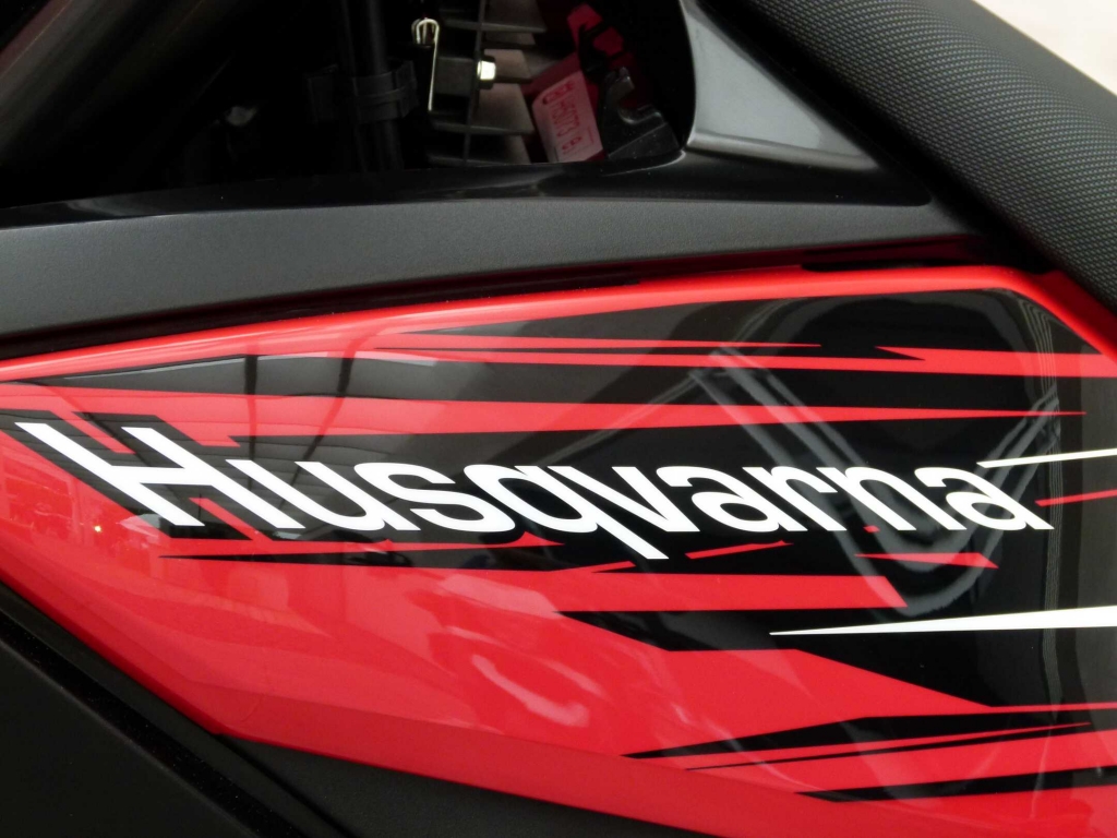 IAA 2011: BMW Motorrad & Husqvarna Motorcycles