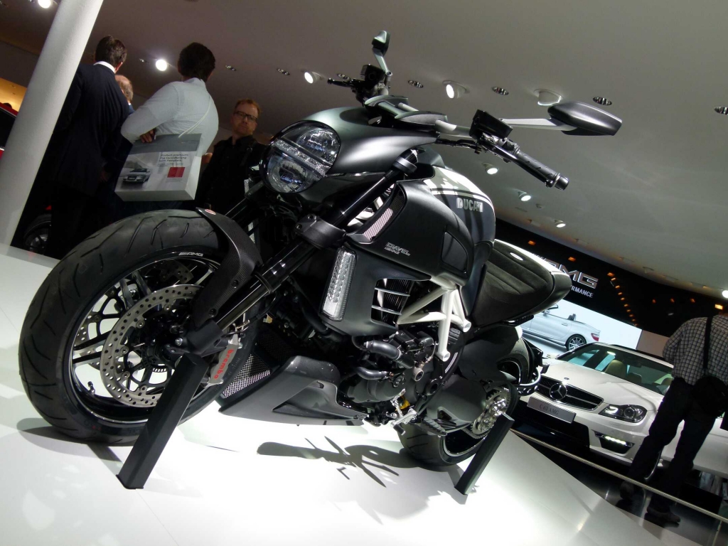 IAA 2011: Ducati Diavel AMG Special Edition