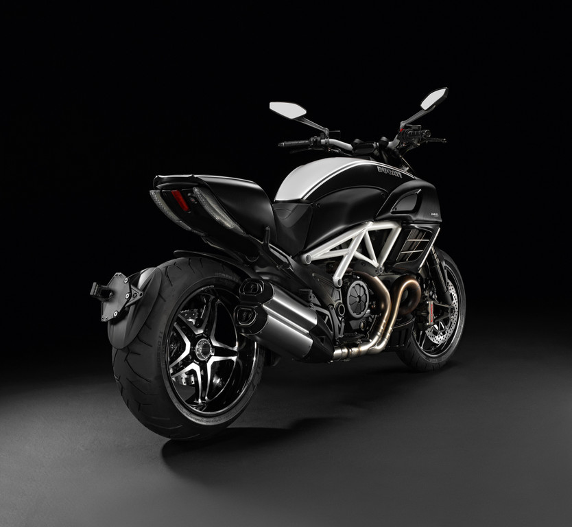 IAA 2011: Ducati präsentiert die Diavel AMG Special Edition