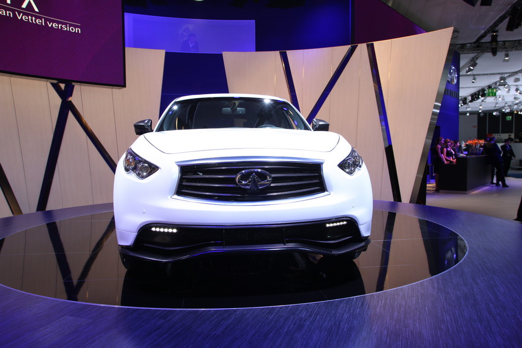IAA 2011: Infiniti FX SV – das Auto des Weltmeisters