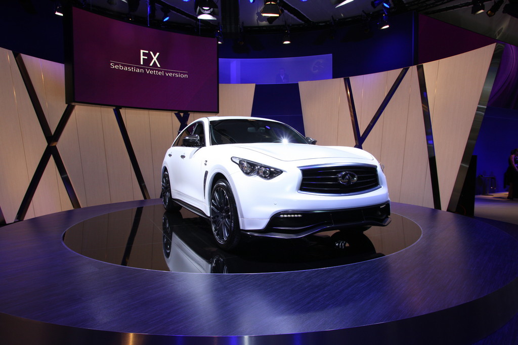 IAA 2011: Infiniti FX SV – das Auto des Weltmeisters