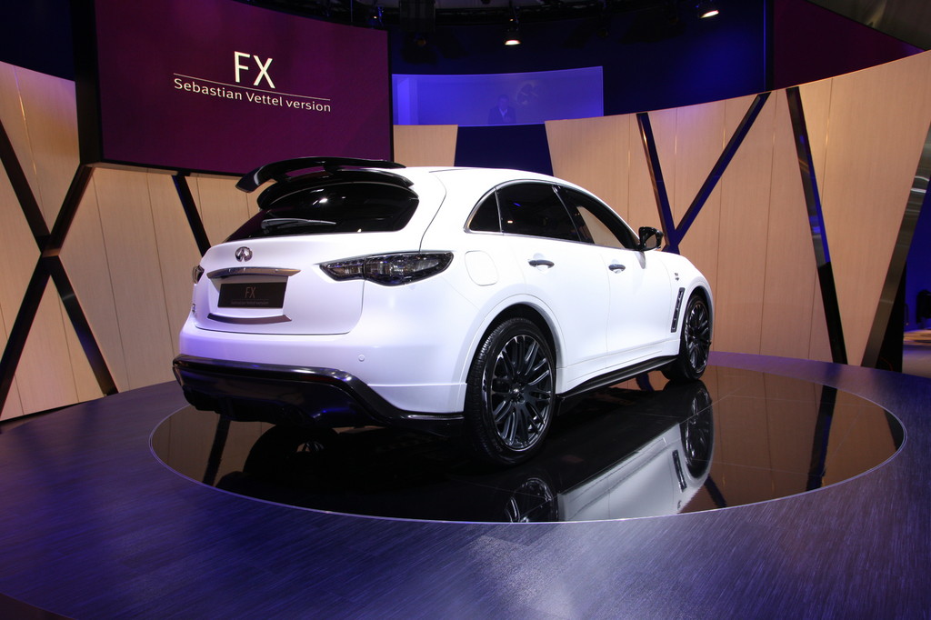 IAA 2011: Infiniti FX SV – das Auto des Weltmeisters