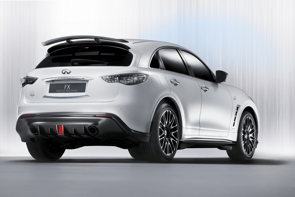 IAA 2011: Infiniti zeigt FX von Sebastian Vettel